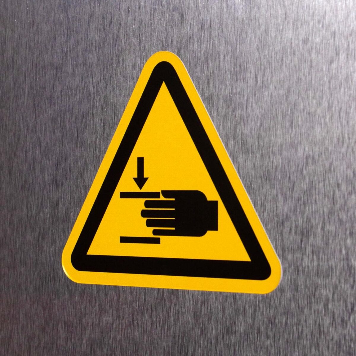 "Crush Hand Hazard" Sign – ANSI/ISO W024