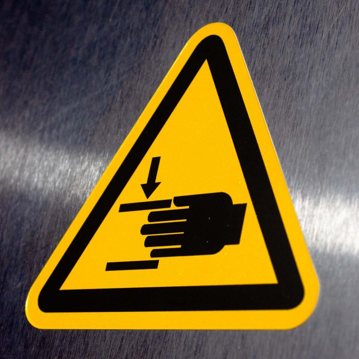 "Crush Hand Hazard" Sign – ANSI/ISO W024