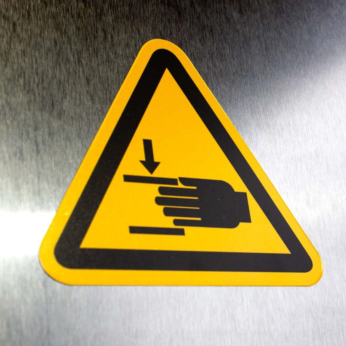 "Crush Hand Hazard" Sign – ANSI/ISO W024