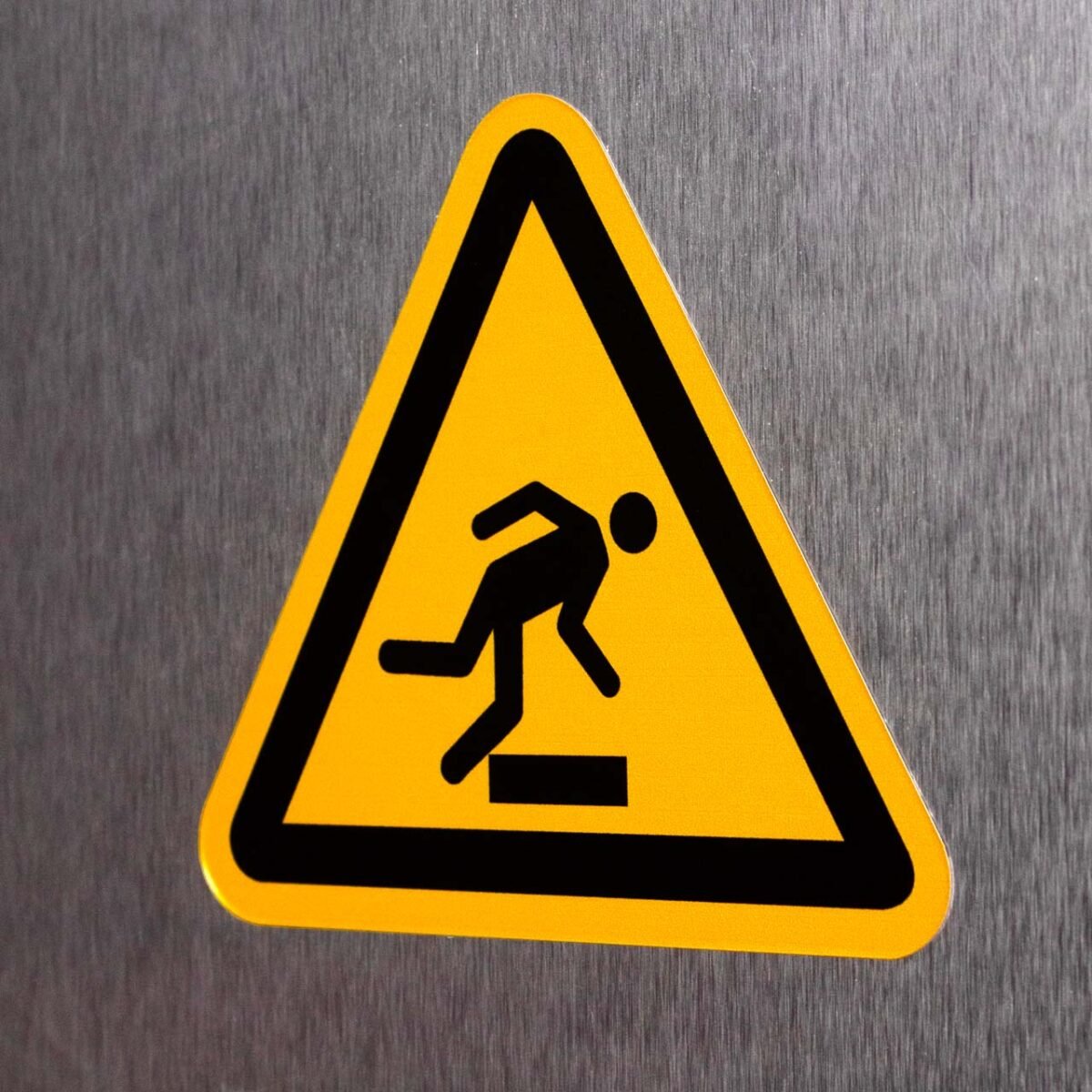 "Trip Hazard" Sign – ANSI/ISO W007