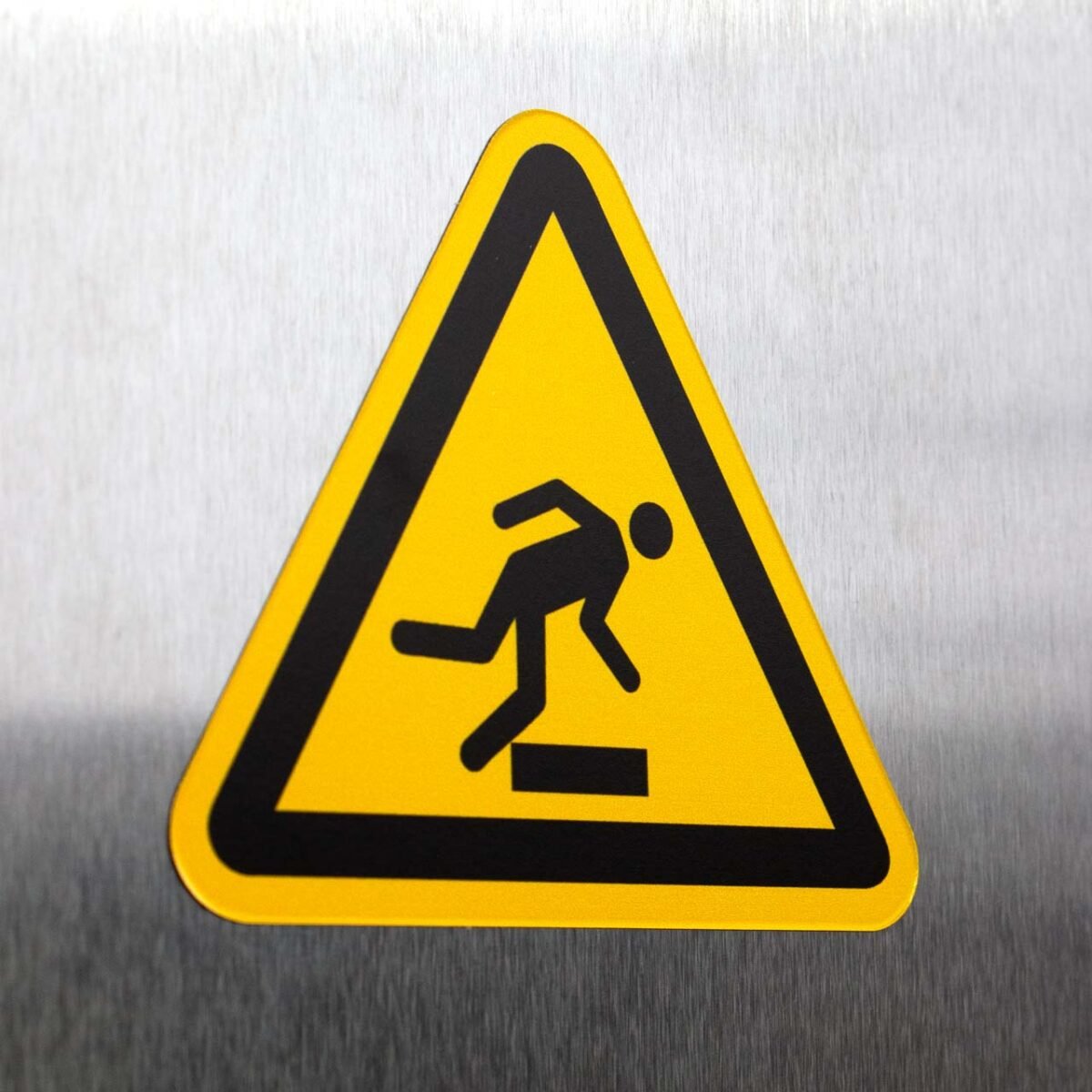 "Trip Hazard" Sign – ANSI/ISO W007