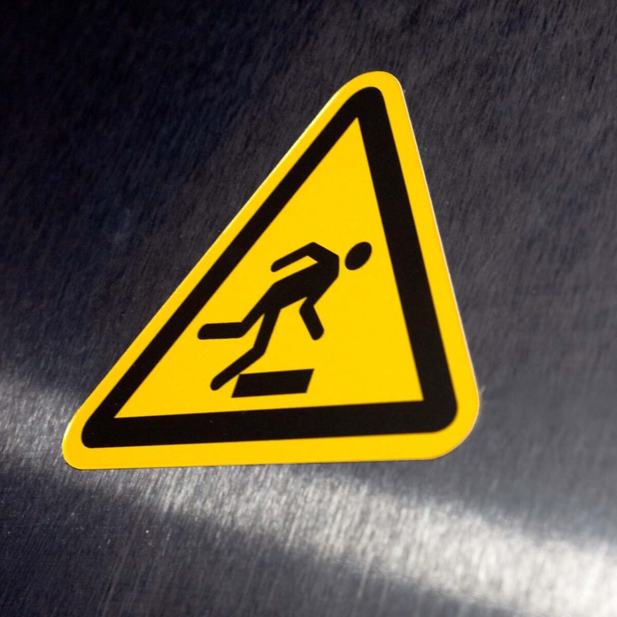"Trip Hazard" Sign – ANSI/ISO W007