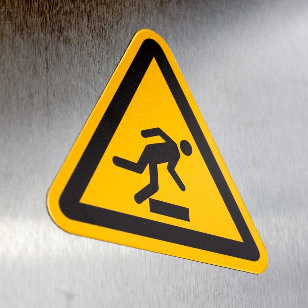 "Trip Hazard" Sign – ANSI/ISO W007