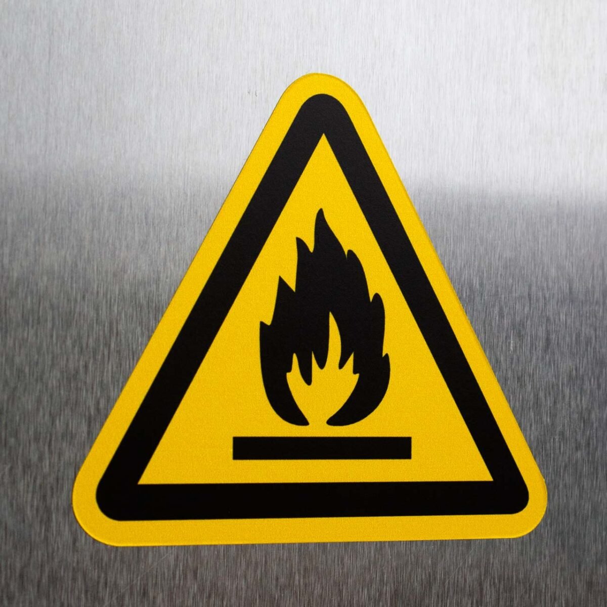 "Flammable Material" Sign – ANSI/ISO W021