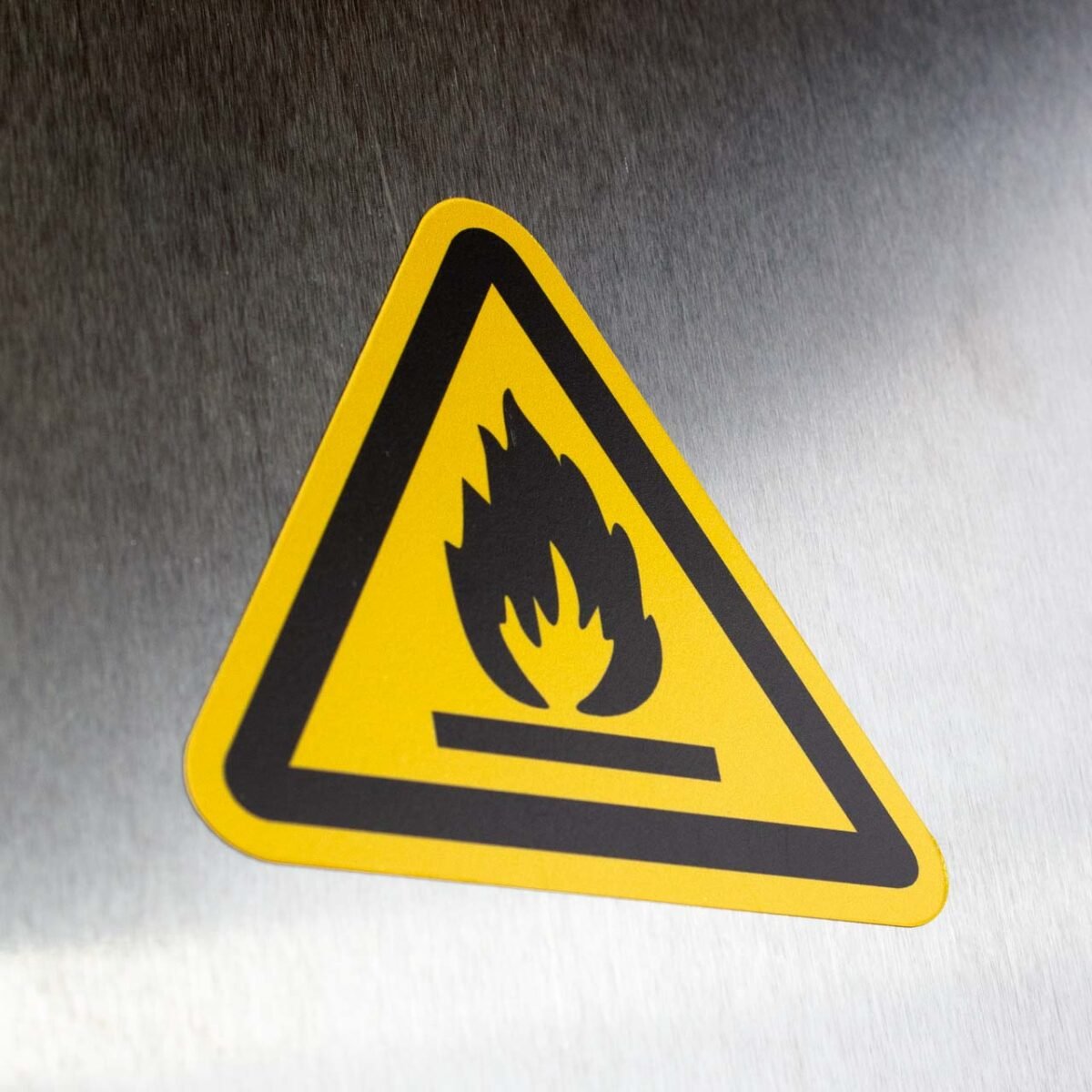 "Flammable Material" Sign – ANSI/ISO W021
