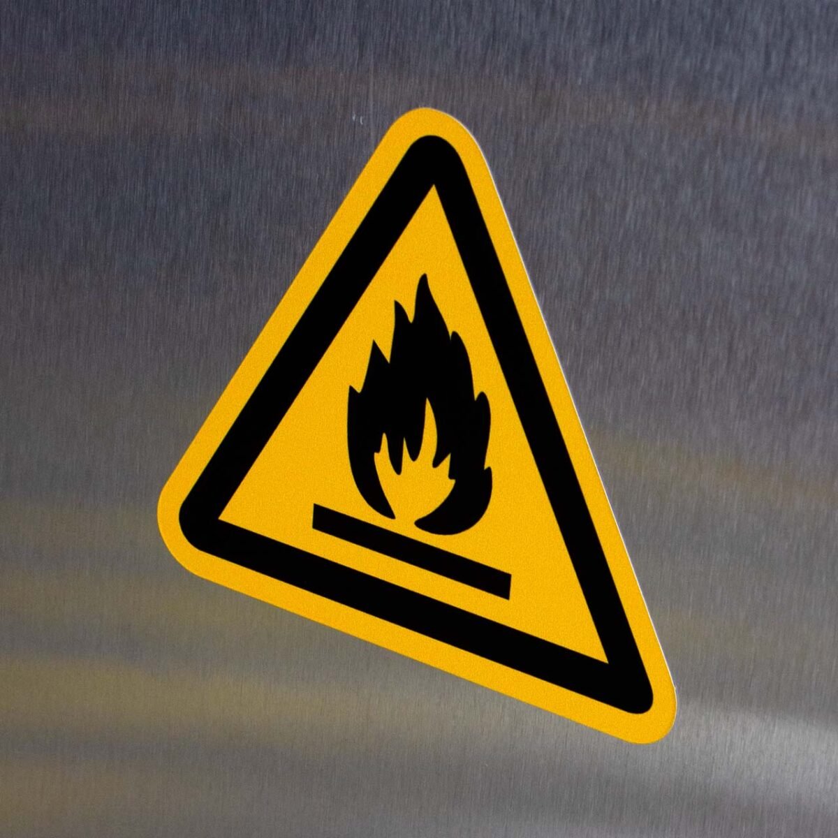 "Flammable Material" Sign – ANSI/ISO W021