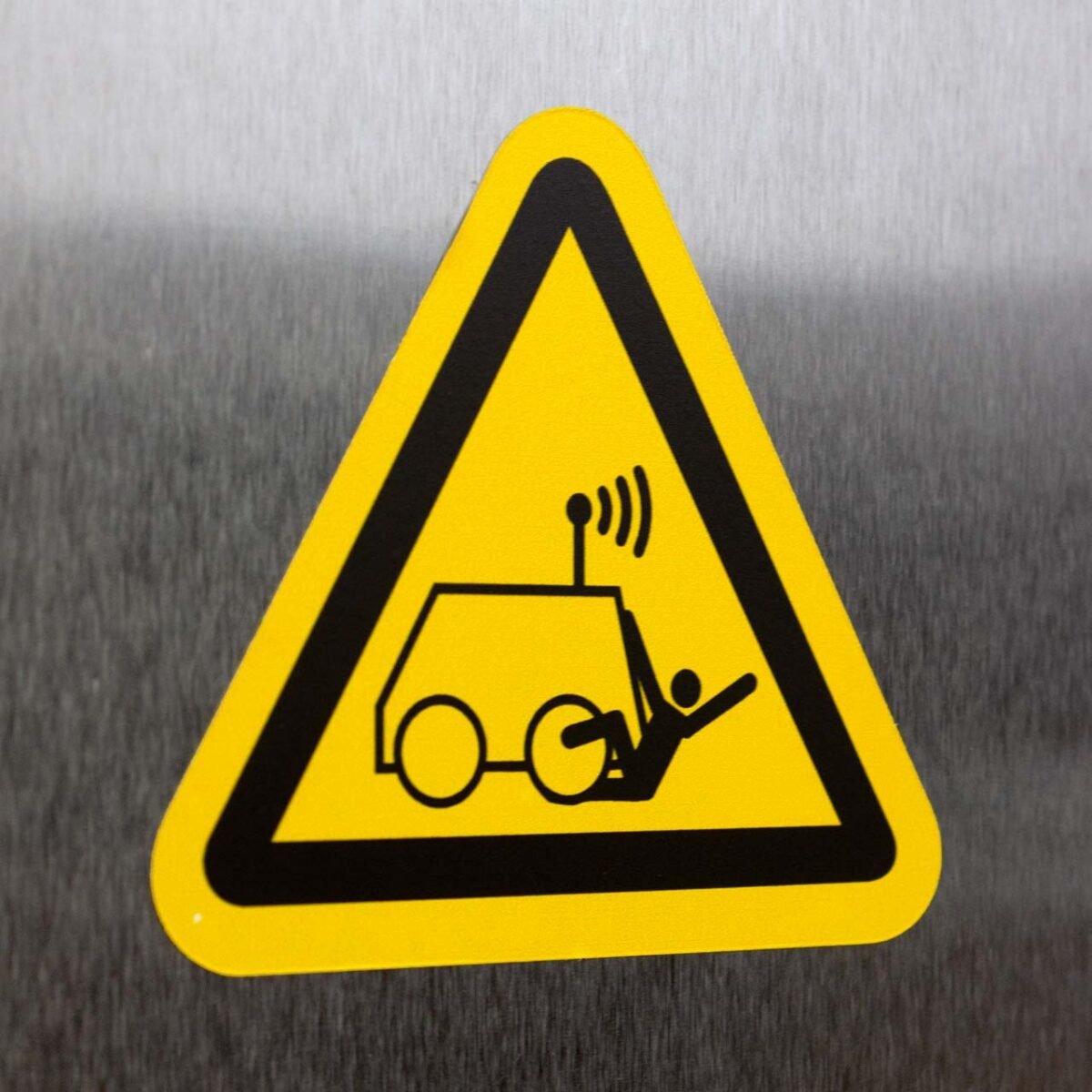 "Remote Vehicle Hazard" Sign – ANSI/ISO W037