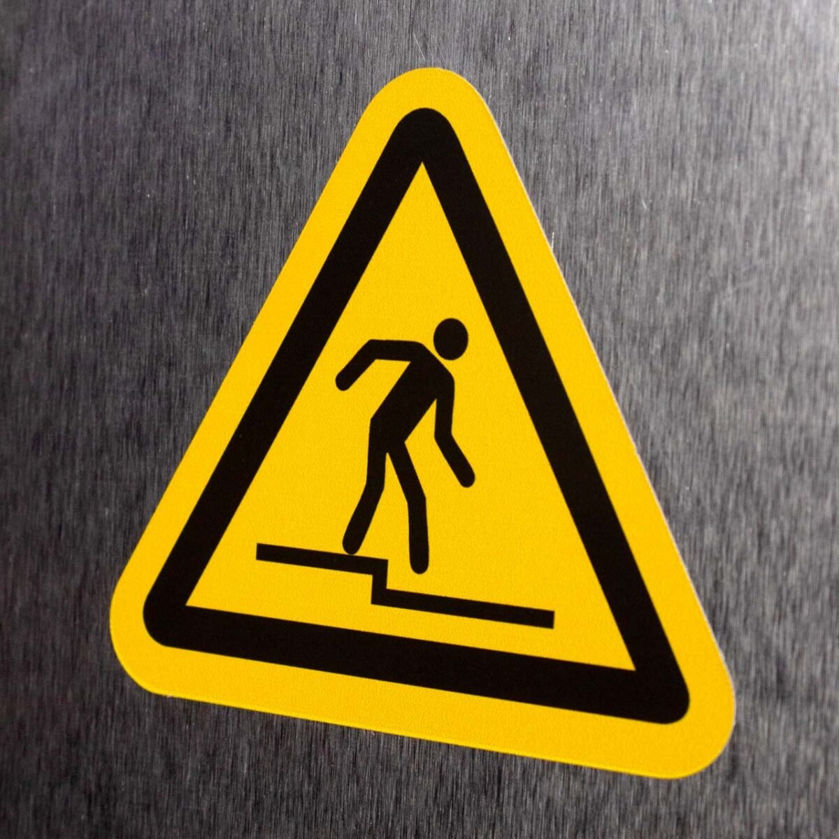 "Warning - Step" Sign – ANSI/ISO W070