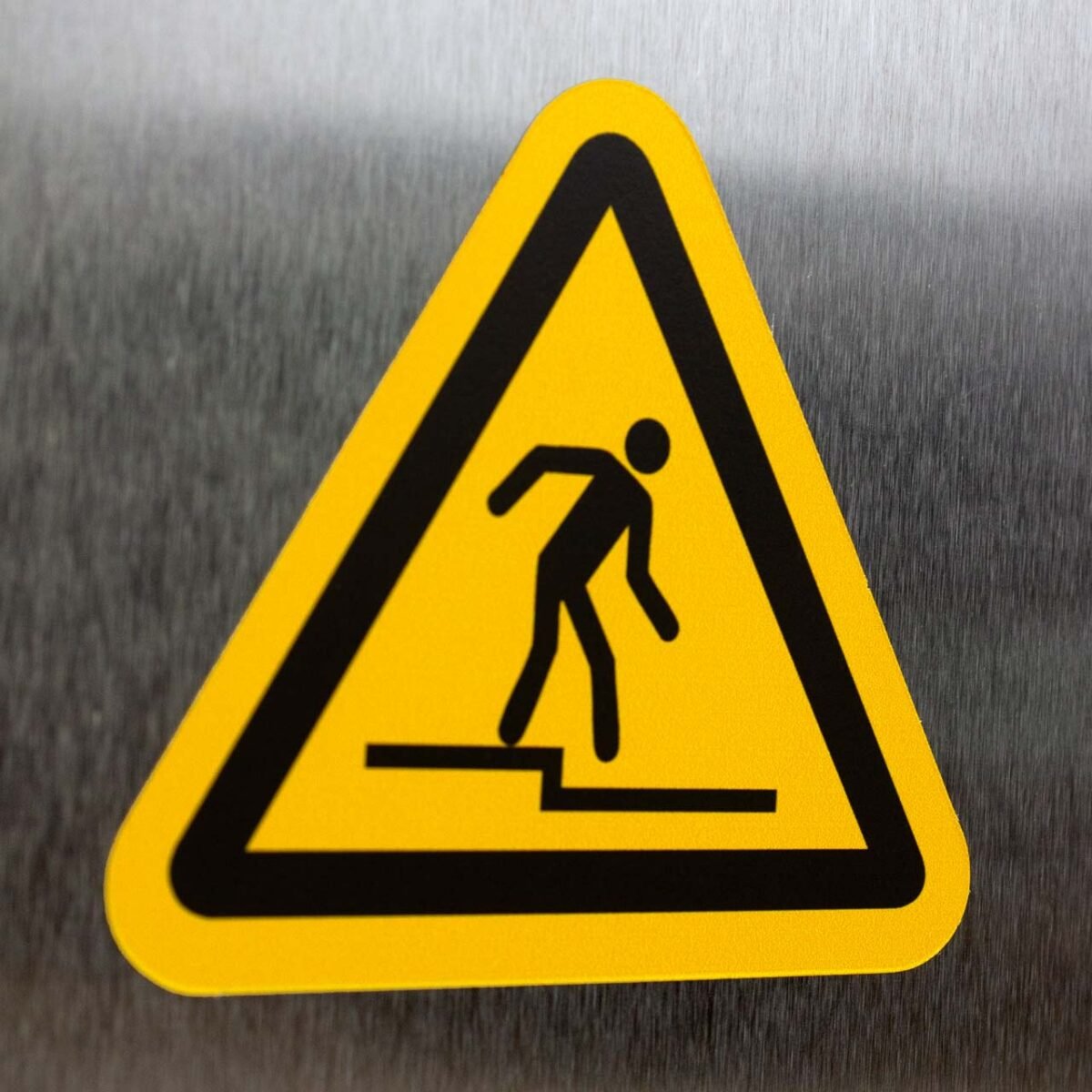"Warning - Step" Sign – ANSI/ISO W070