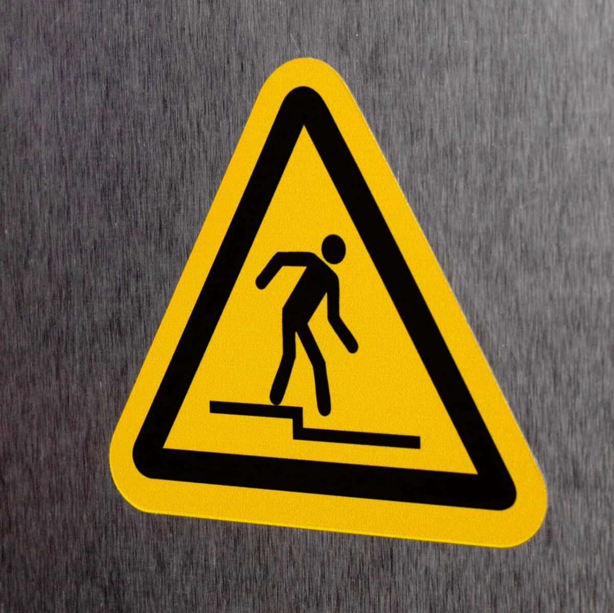 "Warning - Step" Sign – ANSI/ISO W070