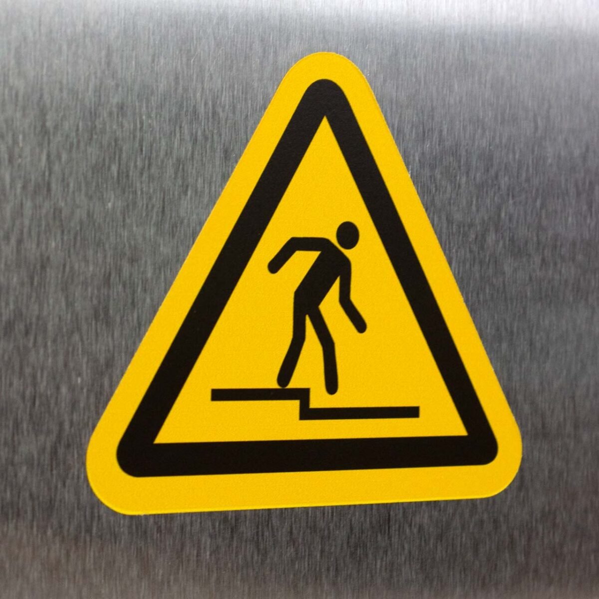 "Warning - Step" Sign – ANSI/ISO W070