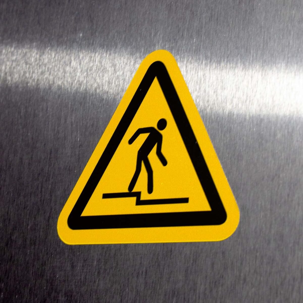 "Warning - Step" Sign – ANSI/ISO W070