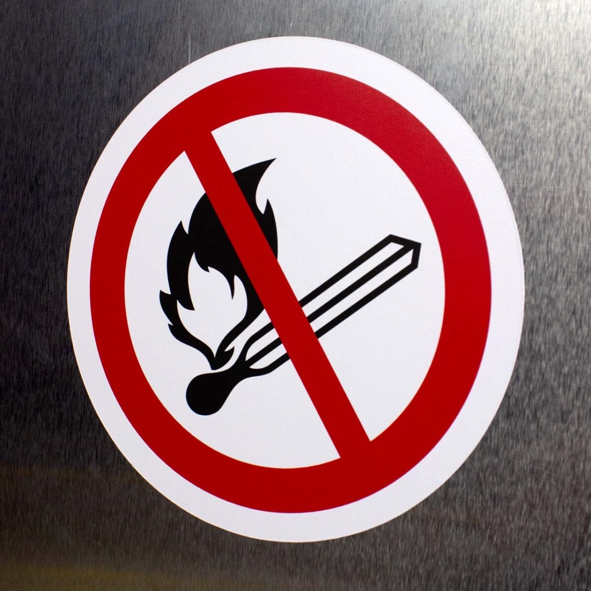 "No Open Flame" Sign – ANSI/ISO P003