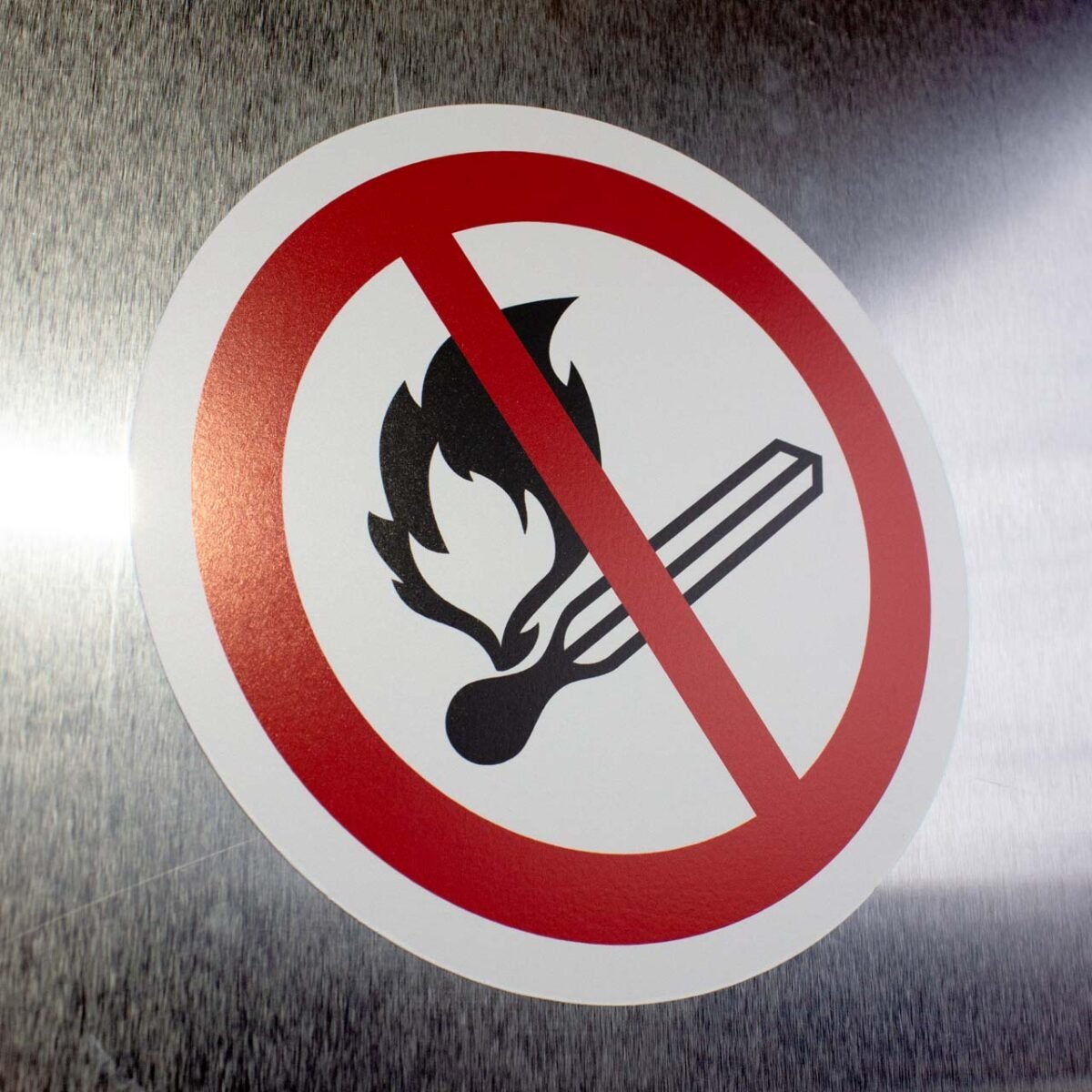 "No Open Flame" Sign – ANSI/ISO P003