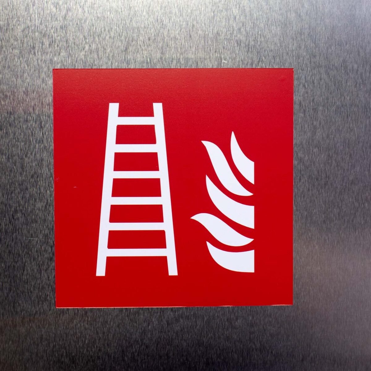"Fire Ladder" Sign – ANSI/ISO F003